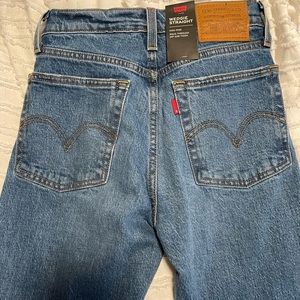 High rise Levi’s wedgie straight button up jeans